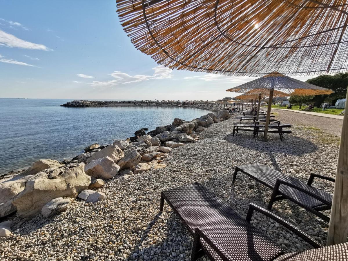 Lara Deluxe Superior 5 Star Apartment, Your Piece Of Heaven By The Sea & Park Novigrad  Екстер'єр фото